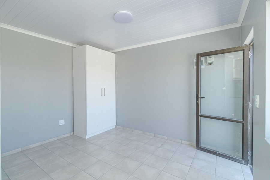 To Let 1 Bedroom Property for Rent in Silwood Heights Western Cape